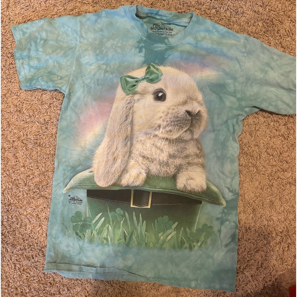 The Mountain t-shirt bunny at Patrick’s day green size small